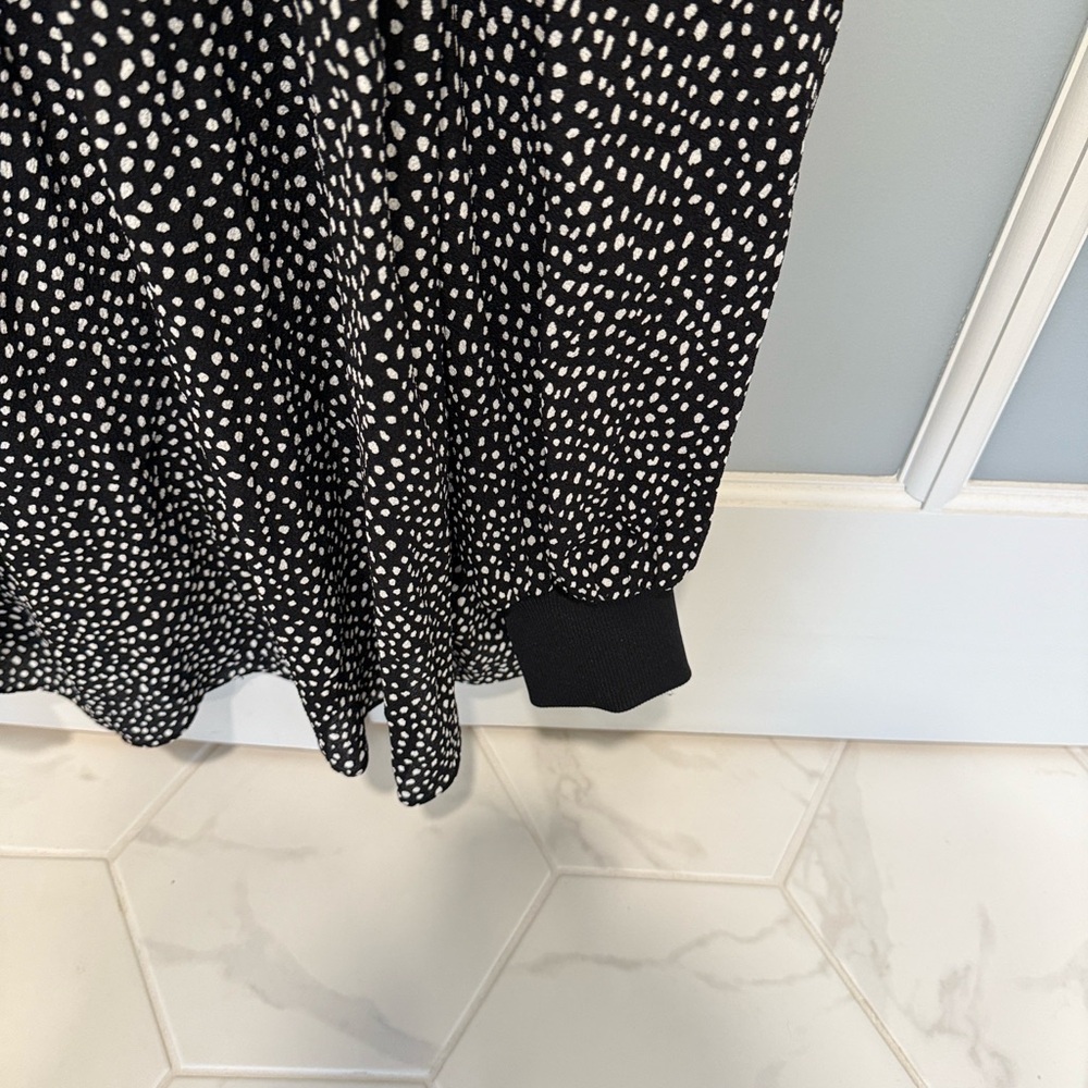 Tibi Martine Black and White Dotted Blouse with Green Accent/contrast sleeves - Picture 5 of 9